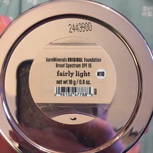 Deluxe size BareMinerals foundation- fairly light